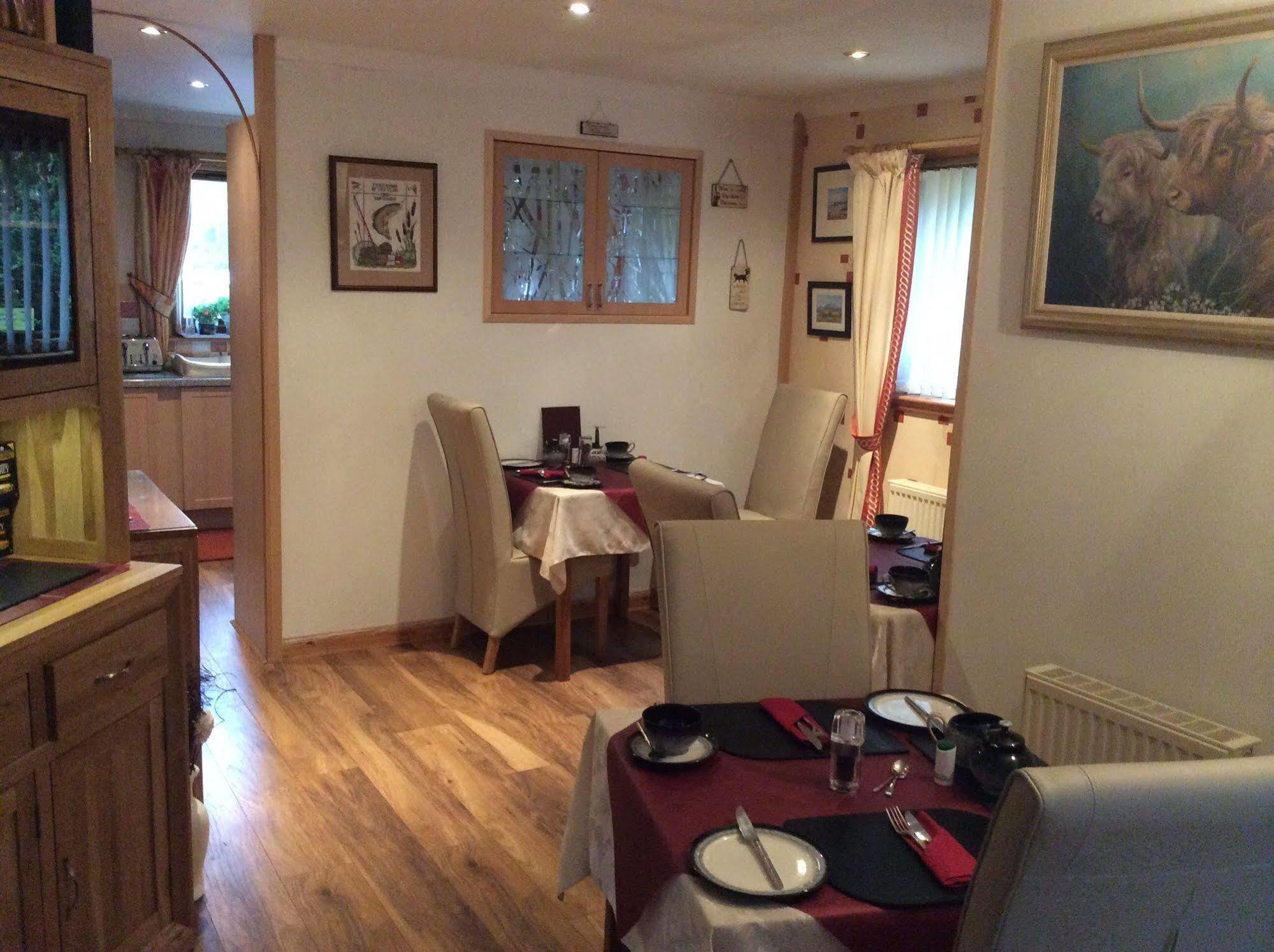 Castleview Bed & Breakfast Dufftown Bagian luar foto